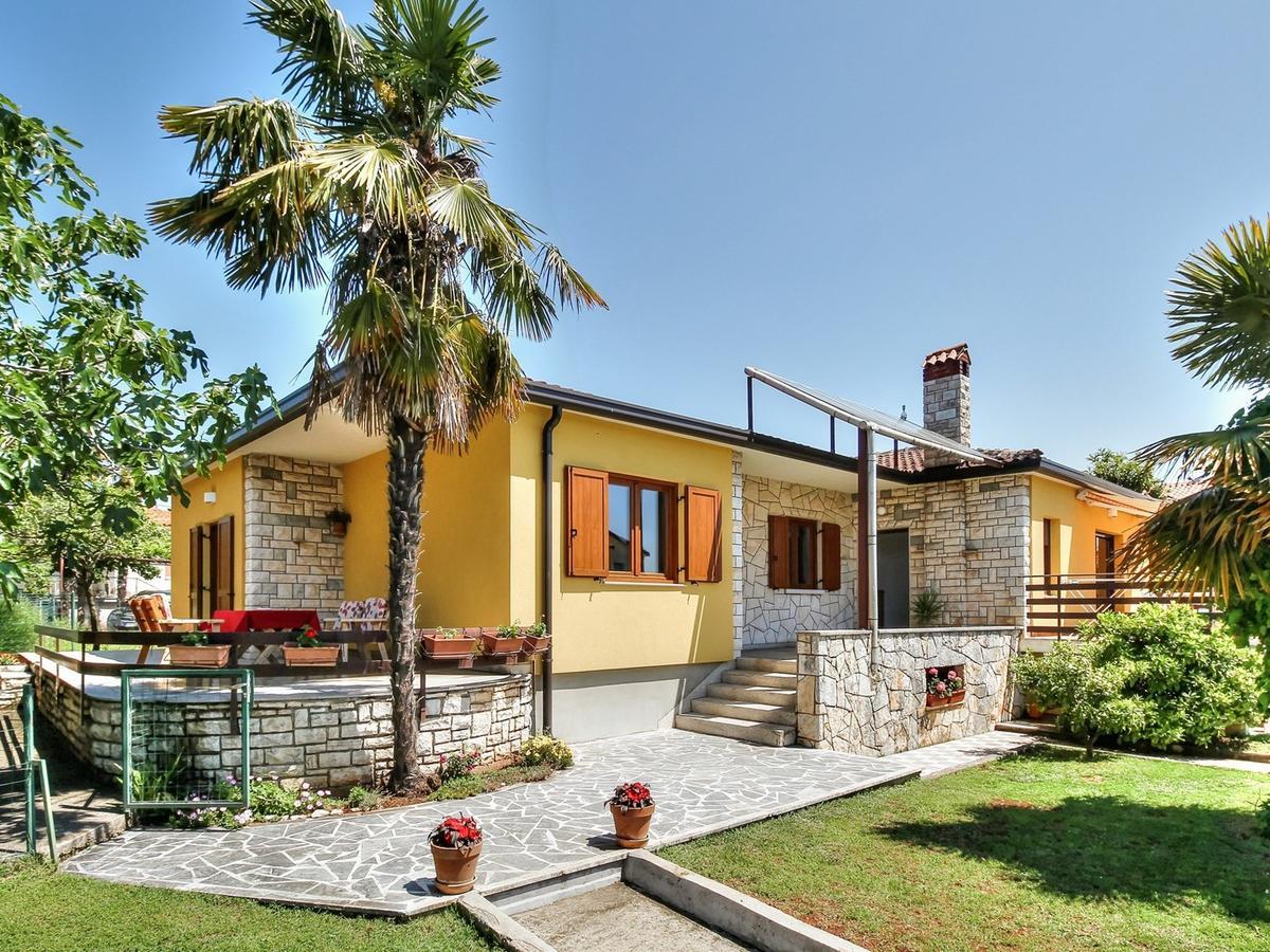 Lovric House With Apartments Umag Eksteriør bilde